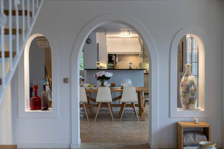 10 rooms House to buy in Coppet - image 1/3