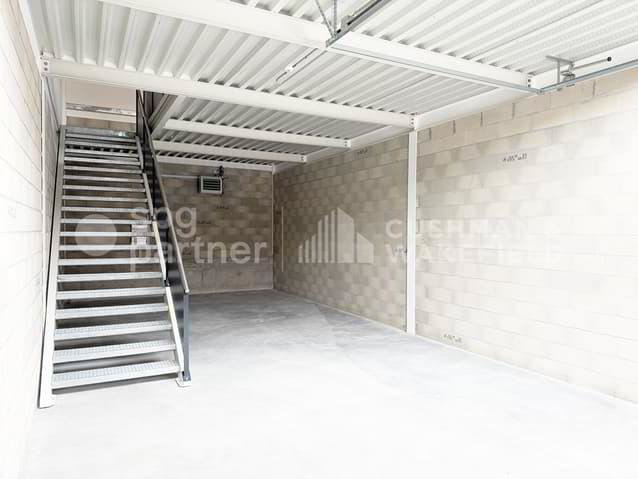 Bureau & Commerce null pièces à acheter à Bussigny - image 1/5