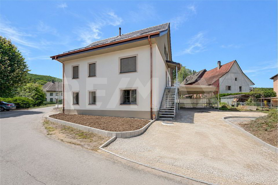 Appartement 2.5 pièces à louer à Zuzgen - image 1/13