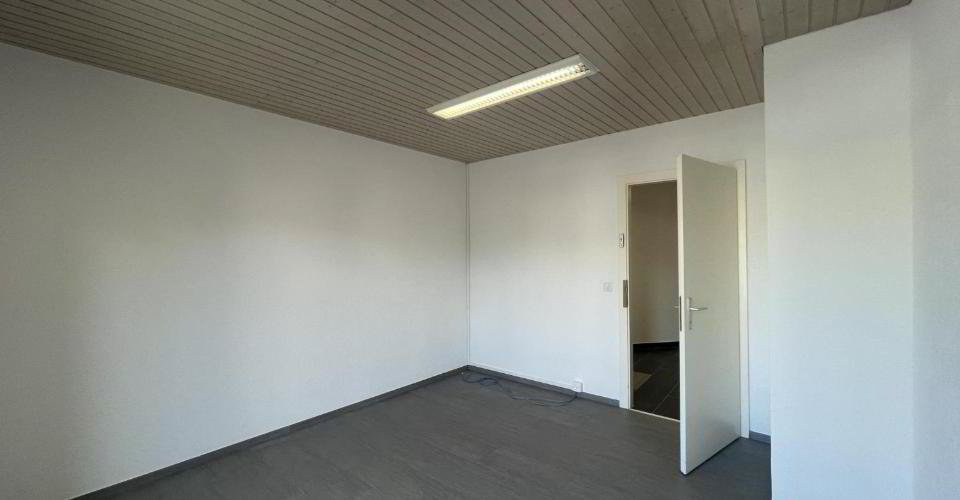 null rooms Office & Commercial for rent in Bogis-Bossey - image 1/7