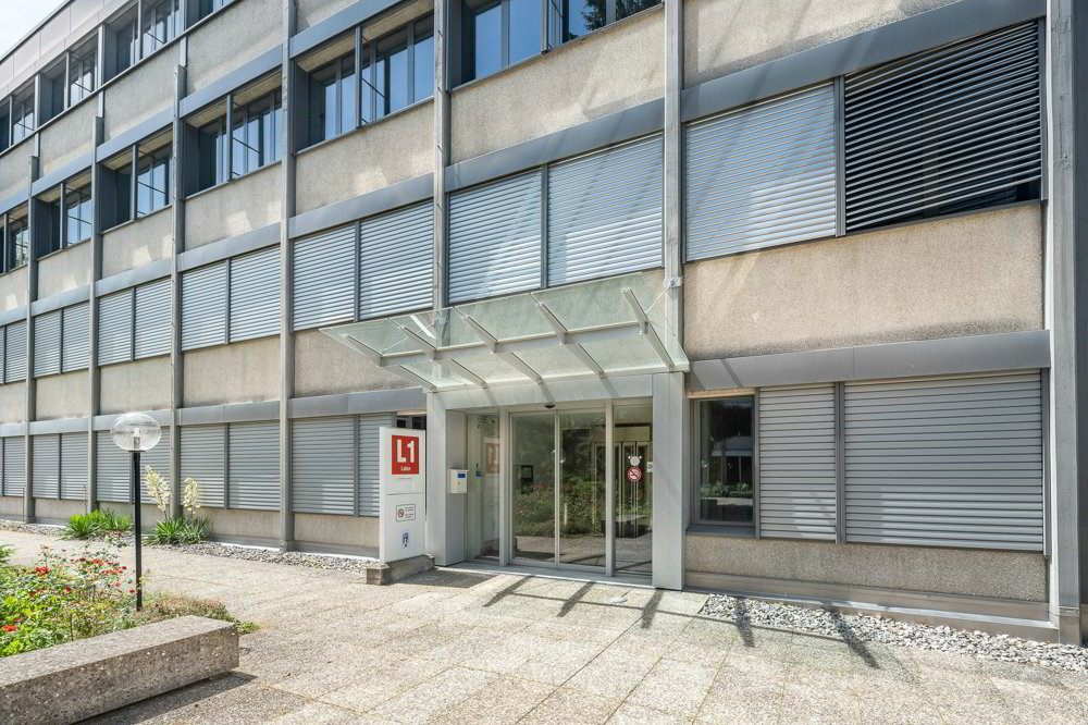 null rooms Office & Commercial for rent in Horgen - image 1/11