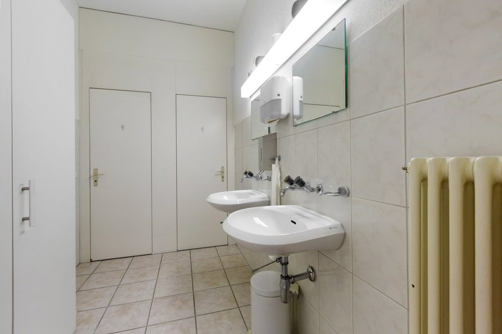 null rooms Office & Commercial for rent in Zollikon - image 1/8
