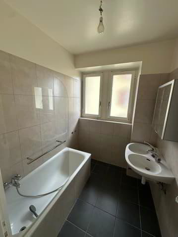 Appartement 4.5 pièces à louer à La Chaux-de-Fonds - image 1/6