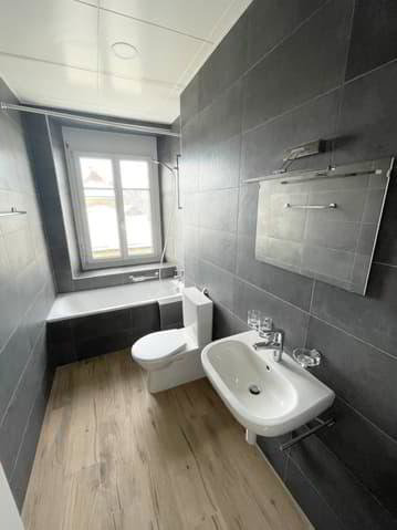 Appartement 3 pièces à louer à La Chaux-de-Fonds - image 1/4