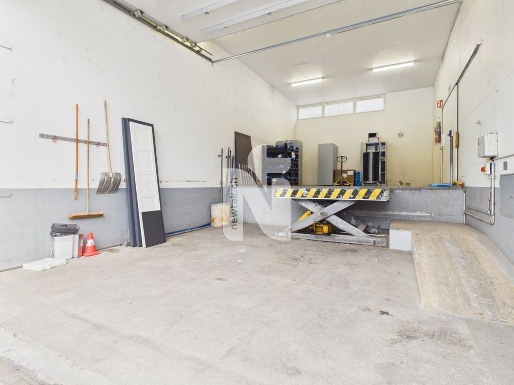 null rooms Office & Commercial for rent in Reinach BL - image 1/9