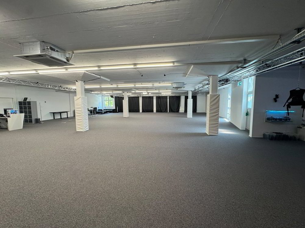 1 rooms Office & Commercial for rent in Dierikon - image 1/9