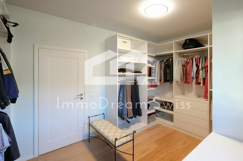 5 rooms Apartment to buy in Ascona - image 1/12