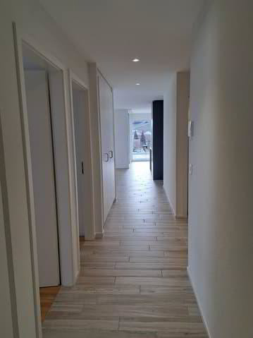4.5 Zimmer Wohnung zu vermieten in Sugiez - Bild 1/4