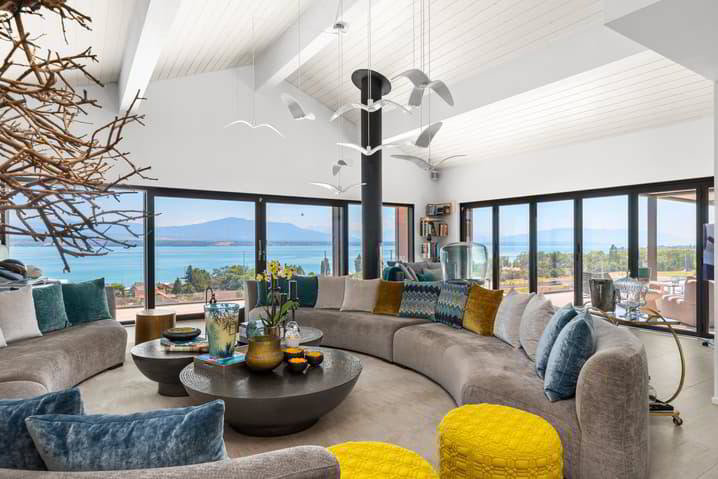 12 rooms House to buy in Nyon - image 1/13