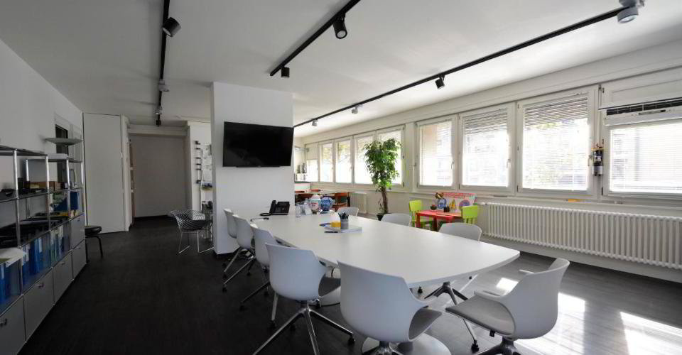 null rooms Office & Commercial for rent in Ginevra - image 1/8