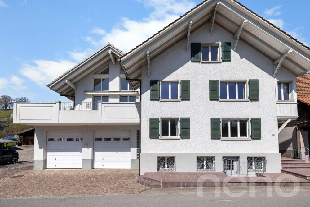 Casa di 10 locali in vendita a Huttwil - immagine 1/12