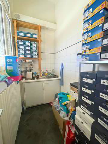 Bureau & Commerce null pièces à louer à Montreux - image 1/9