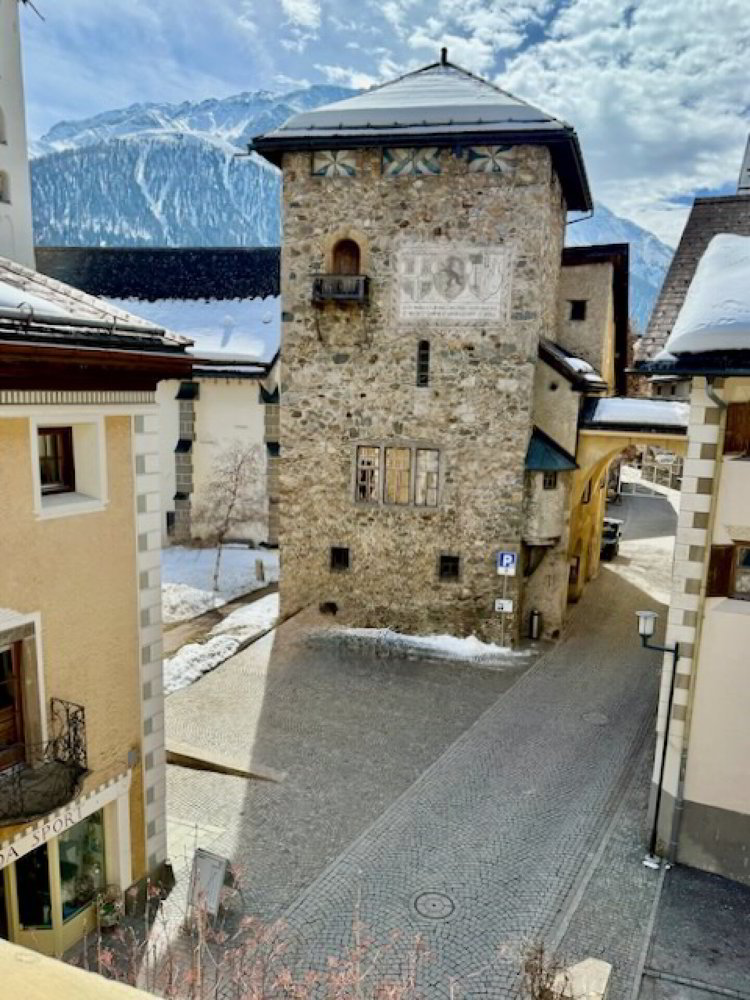5 rooms Apartment to buy in Zuoz - image 1/12