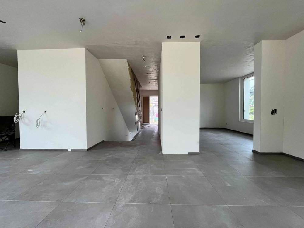 Maison 7 pièces à louer à Neuwilen - image 1/8