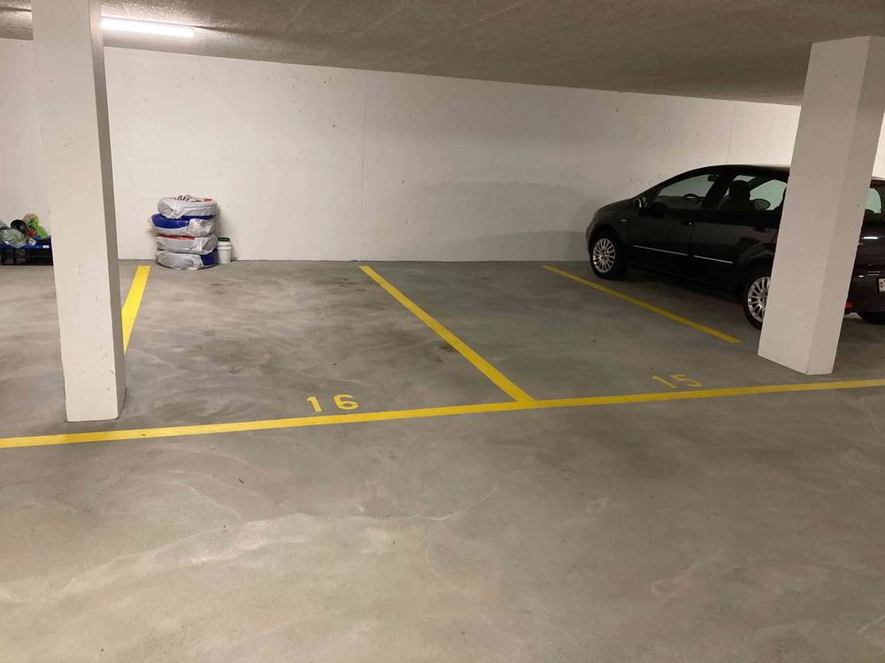 null rooms Car park, garage for rent in Güttingen - image 1/1