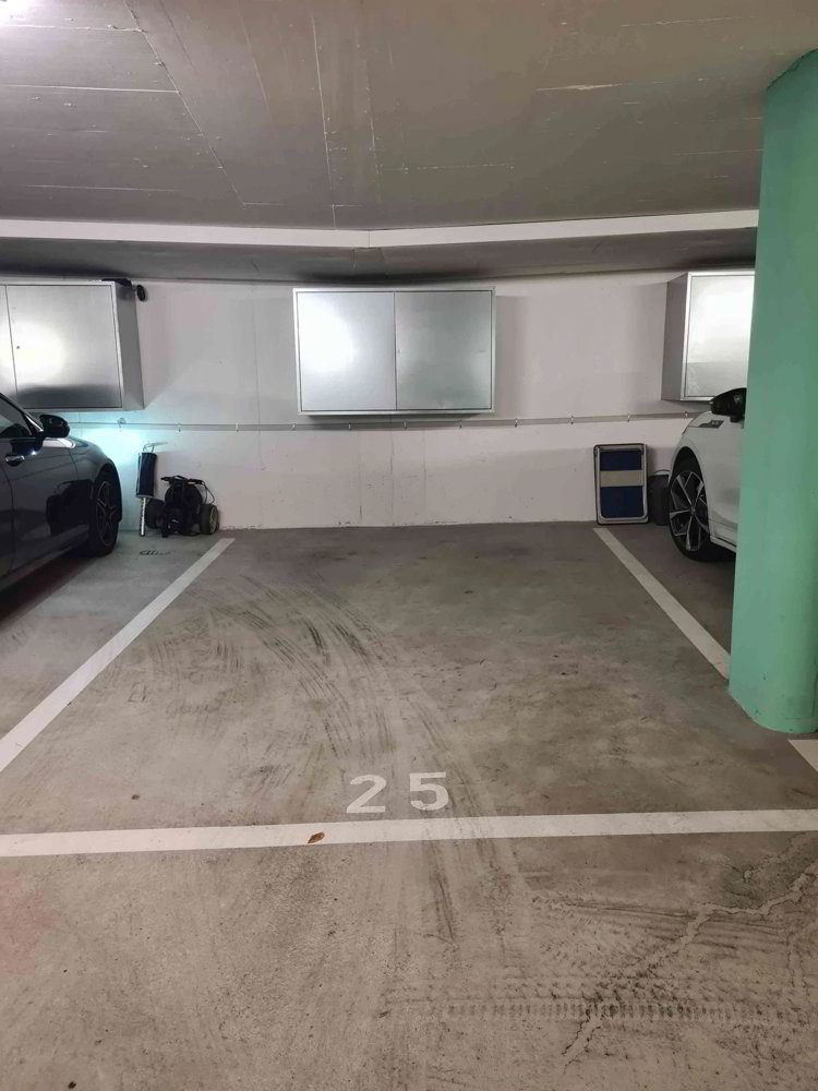 null rooms Car park, garage for rent in Uitikon Waldegg - image 1/1