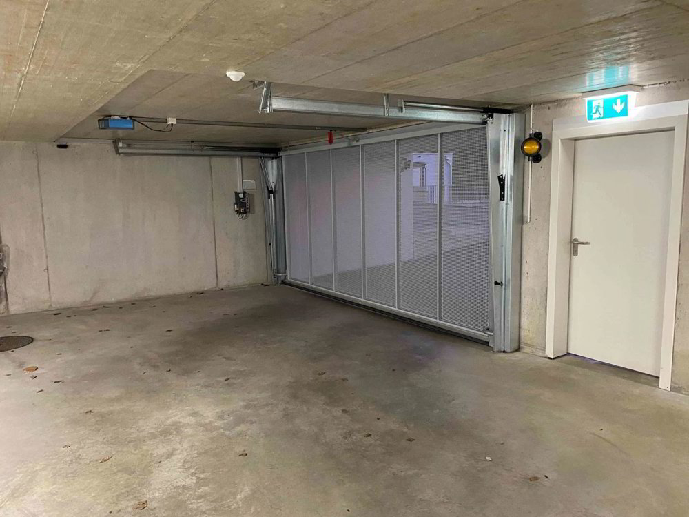 null rooms Car park, garage for rent in Kaisten - image 1/2