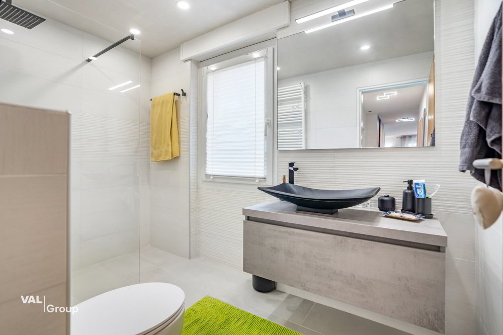 5 rooms Apartment to buy in Turtmann - image 1/12