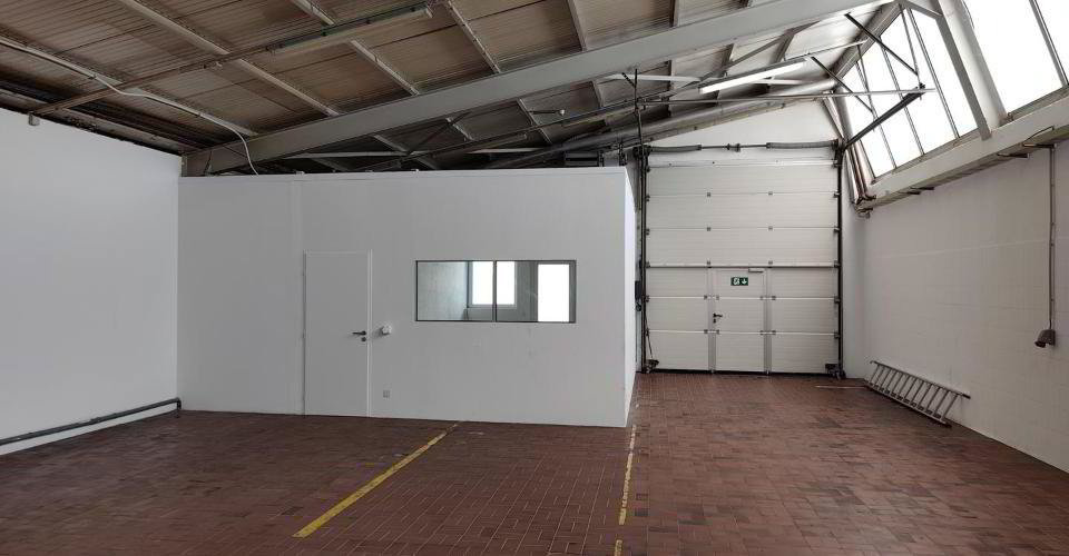 null rooms Office & Commercial for rent in Bouveret - image 1/4