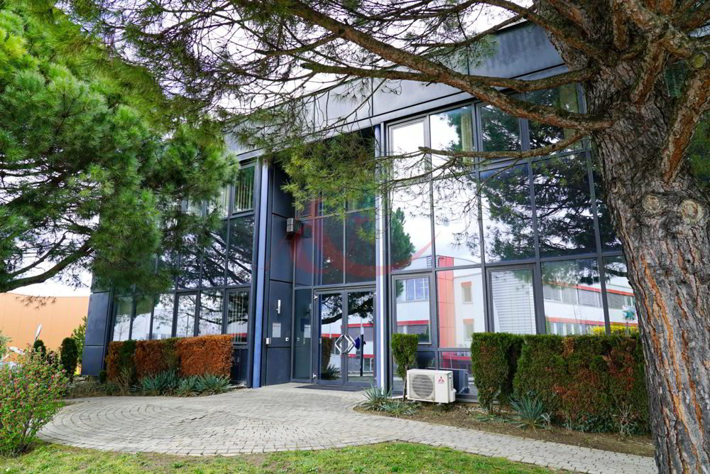 Bureau & Commerce 1 pièces à louer à Crissier - image 1/5
