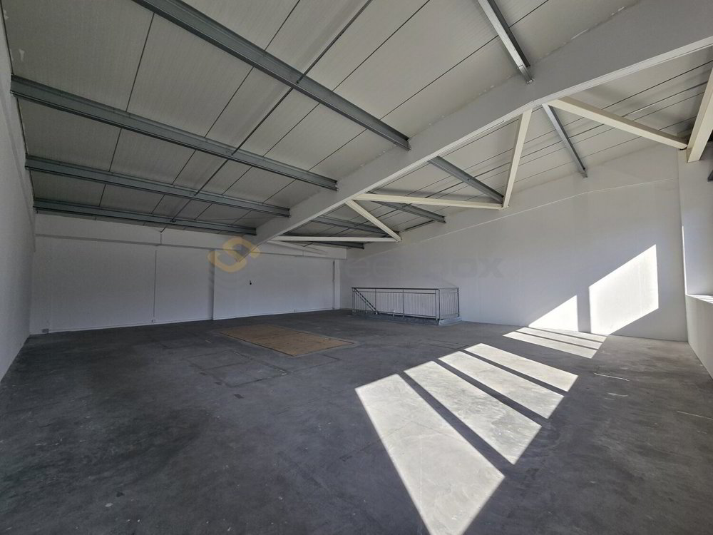 null rooms Office & Commercial for rent in Aigle - image 1/5