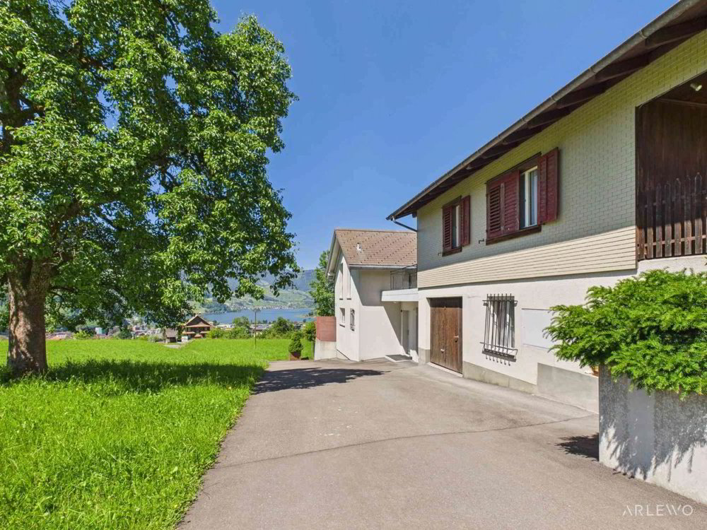 8.5 Zimmer Haus zum verkaufen in Schwyz - Bild 1/13