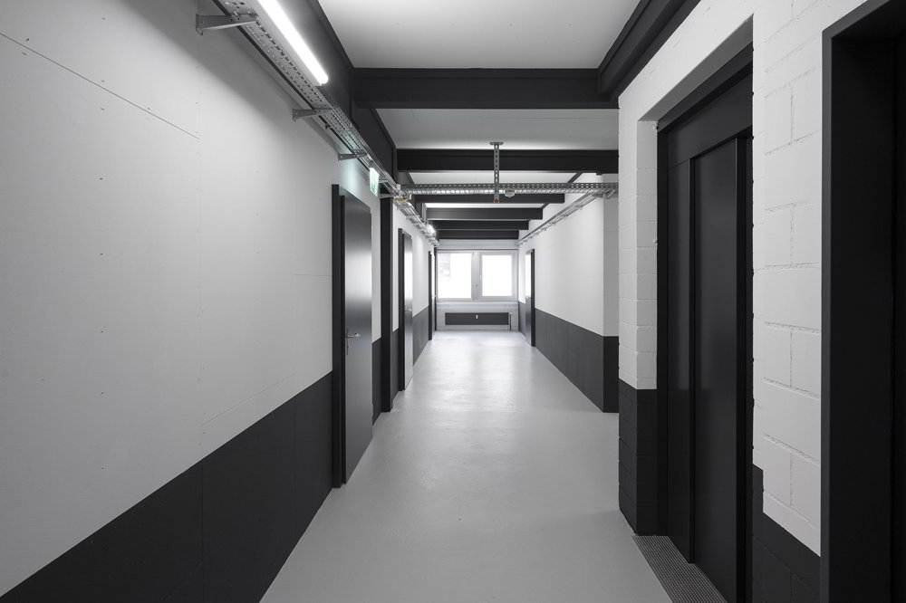 null rooms Office & Commercial for rent in Fällanden - image 1/4