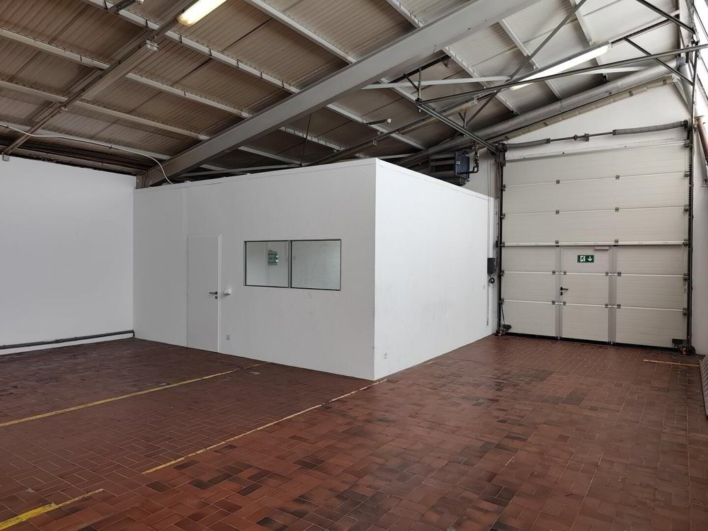 3 rooms Office & Commercial for rent in Bouveret - image 1/4