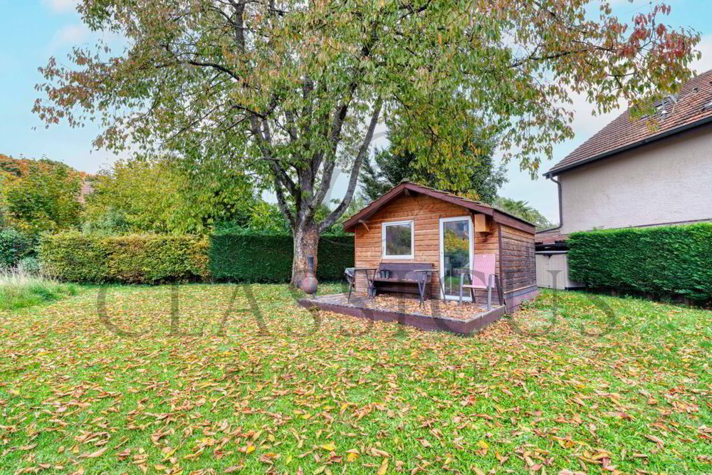 15 rooms House to buy in Laconnex - image 1/13