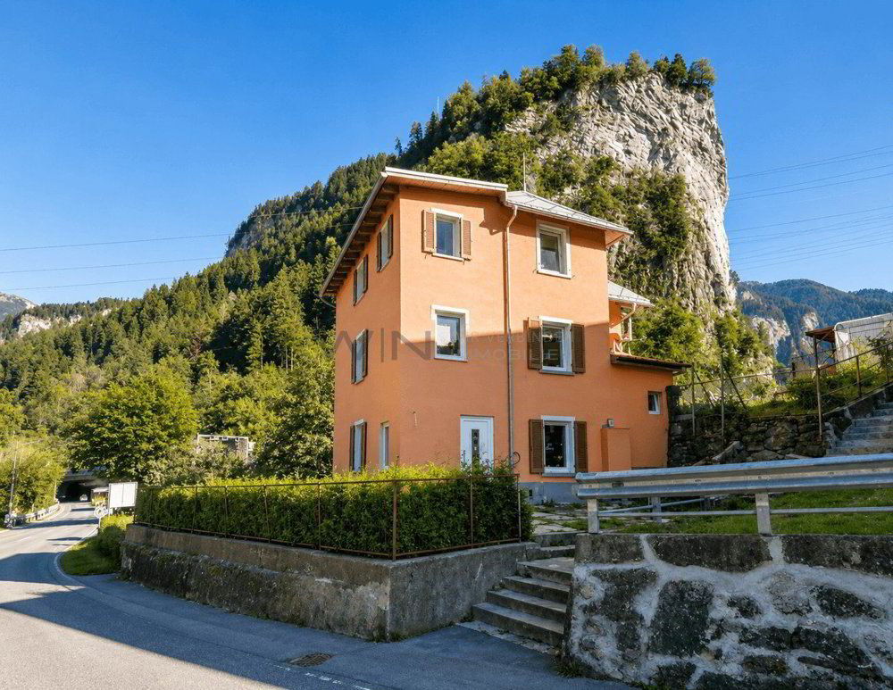 5.5 Zimmer Haus zum verkaufen in Thusis - Bild 1/13