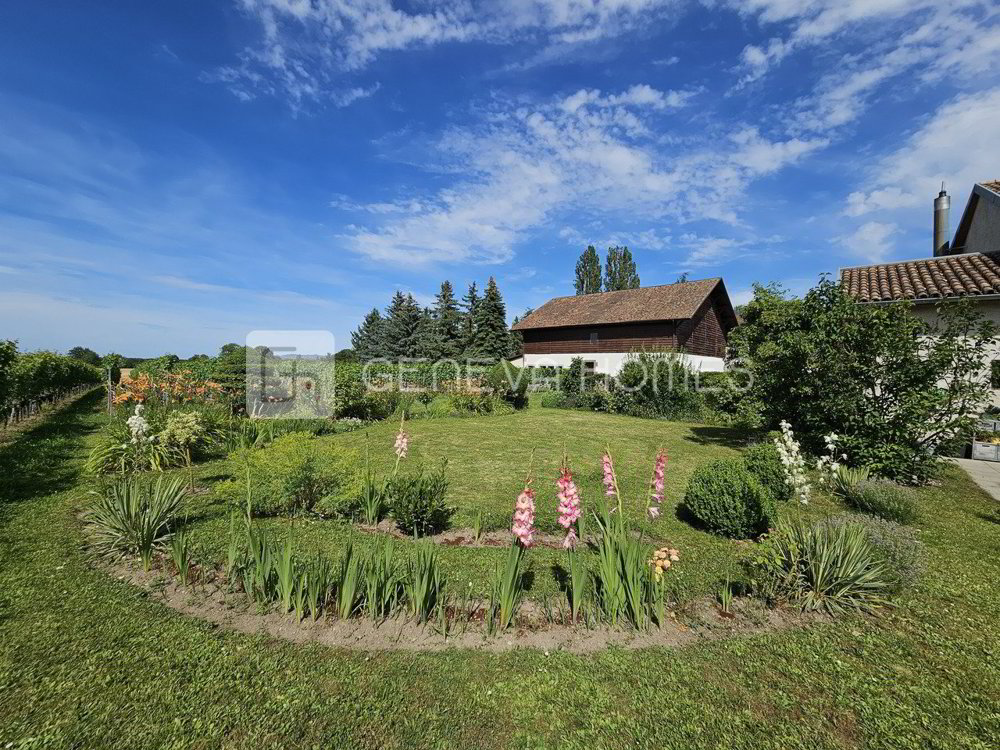 Casa di 8 locali in vendita a Jussy - immagine 1/10
