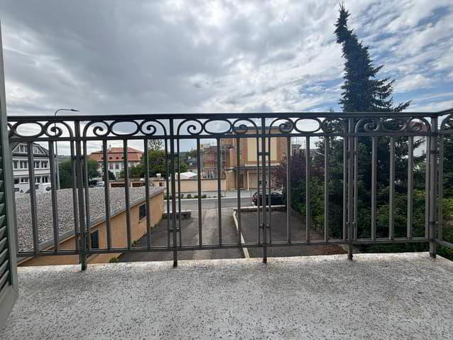 Appartement 2 pièces à louer à La Chaux-de-Fonds - image 1/6