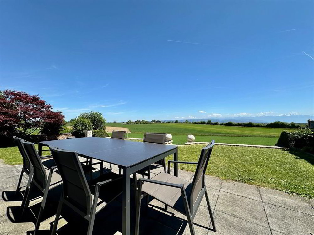 6 rooms House to buy in Apples - image 1/9