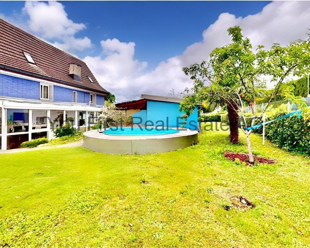 8 rooms House to buy in Berg TG - image 1/12