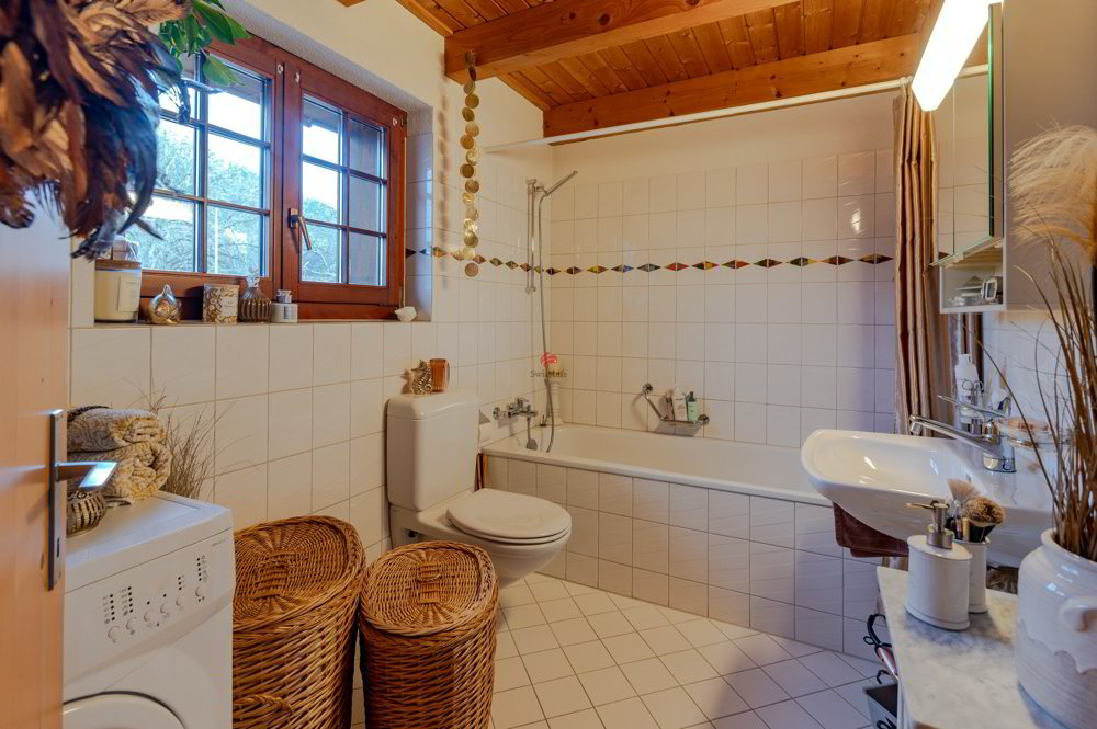 8 Zimmer Haus zum verkaufen in Uhwiesen - Bild 1/13