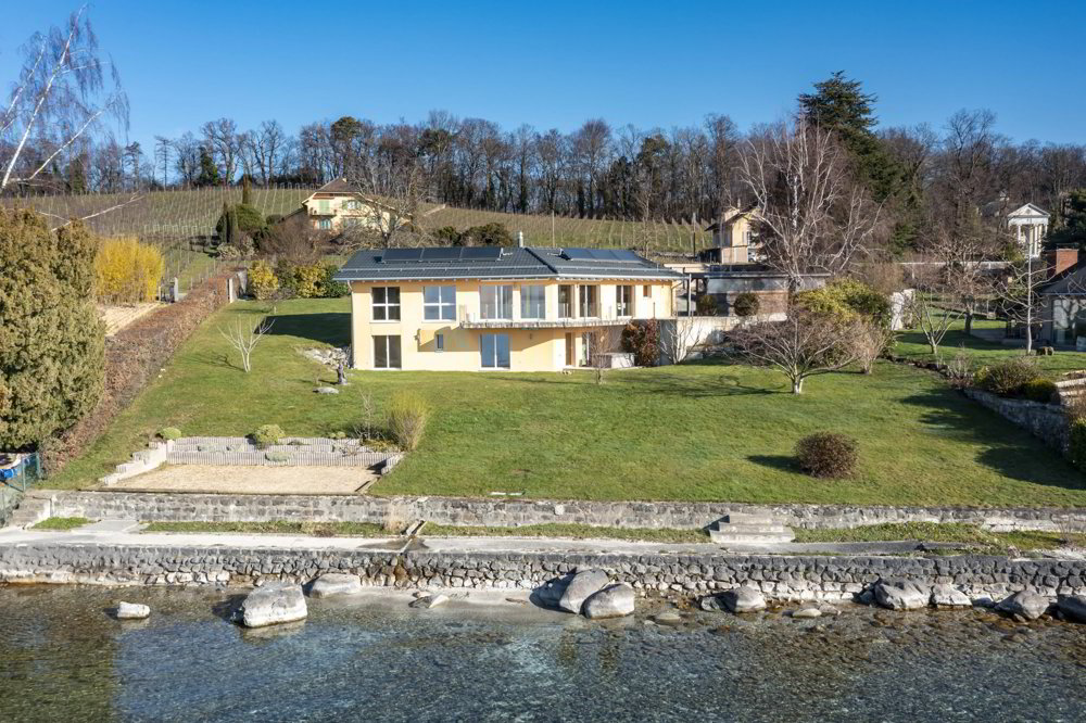 7 rooms House to buy in Perroy - image 1/12