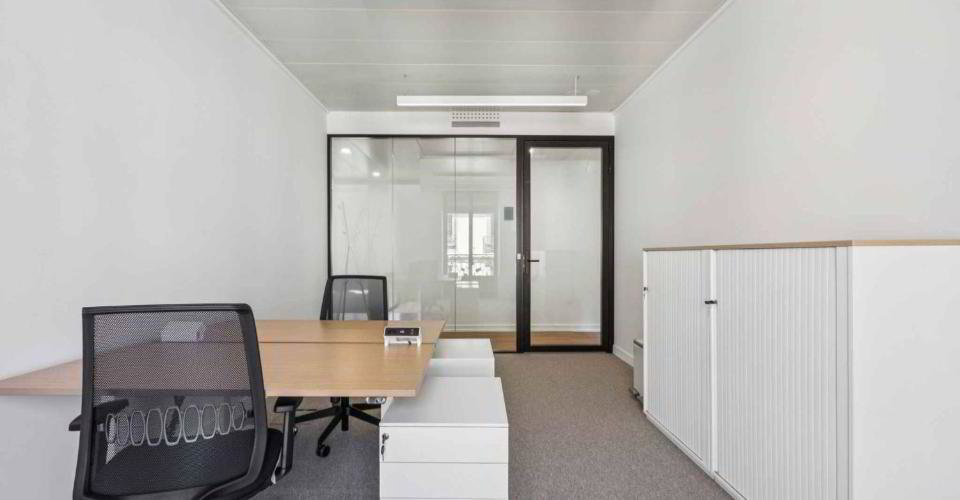 null rooms Office & Commercial for rent in Ginevra - image 1/9