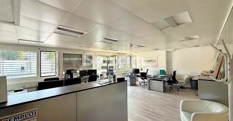 null rooms Office & Commercial for rent in Lausanne - image 1/5