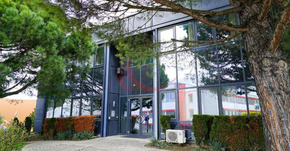 null rooms Office & Commercial for rent in Crissier - image 1/5