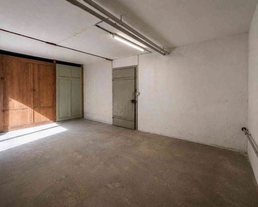 null rooms Car park, garage for rent in Uzwil - image 1/3