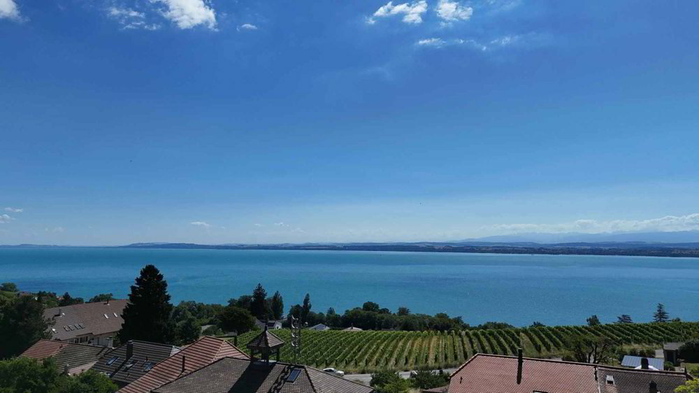 8 rooms House to buy in Vaumarcus - image 1/12