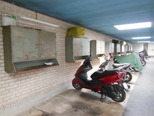 null rooms Car park, garage for rent in Münchenstein - image 1/2
