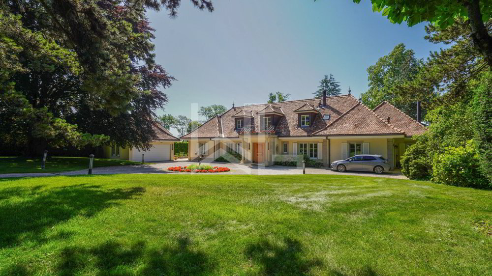 Maison 10 pièces à acheter à Perroy - image 1/12