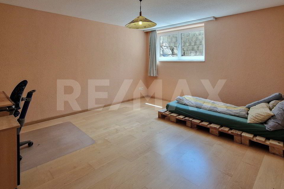 6.5 rooms House to buy in Oeschgen - image 1/13