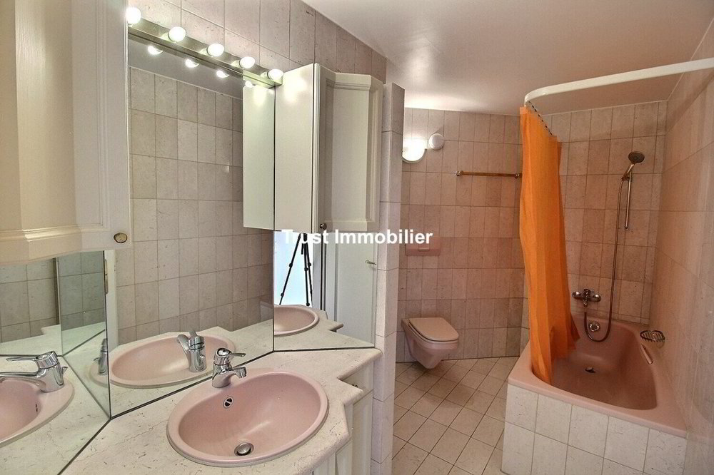 7 rooms Apartment to buy in Villeneuve VD - image 1/13