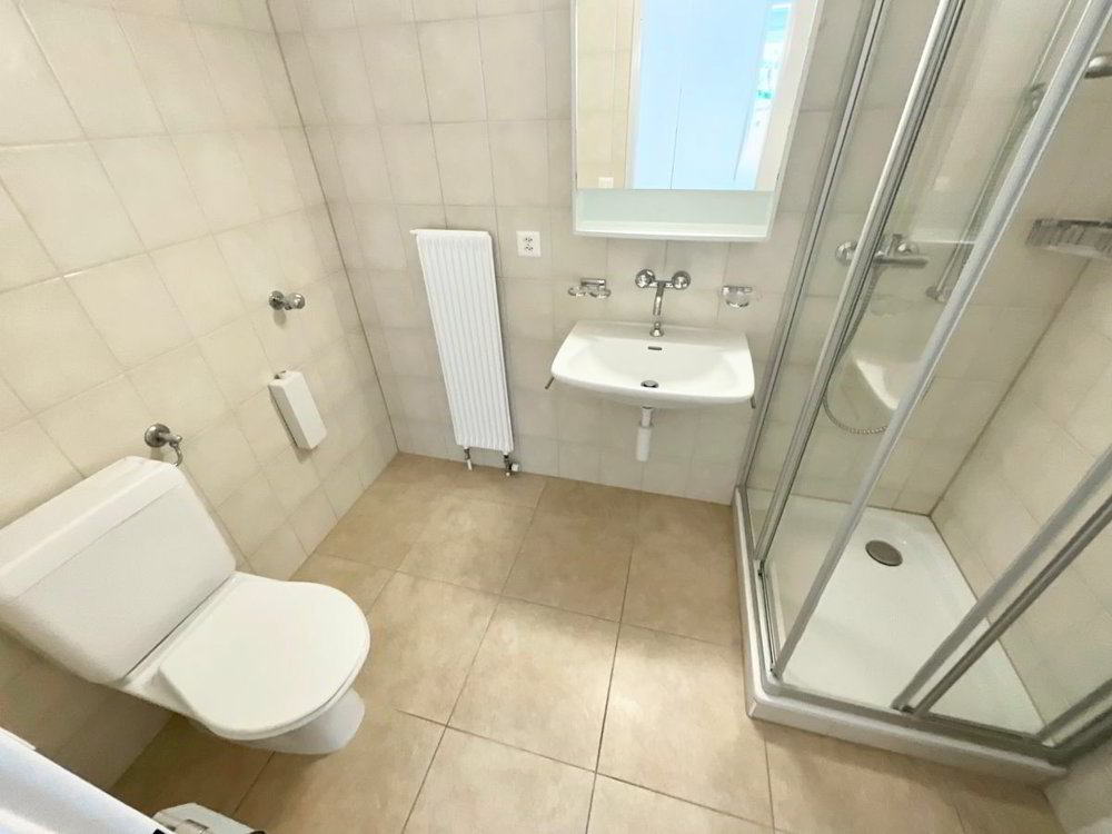 3 rooms Apartment for rent in Tramelan - image 1/8