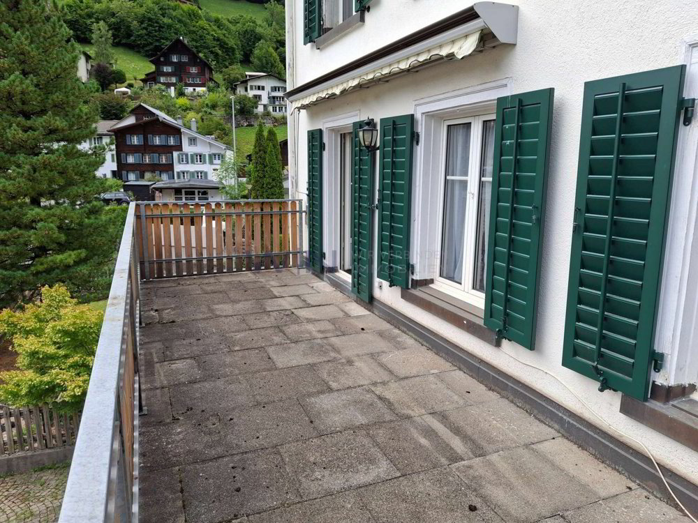 10.5 rooms House to buy in Luchsingen - image 1/8