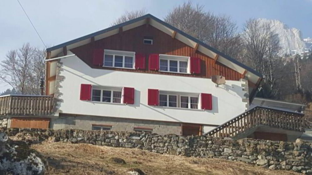 8 rooms House to buy in Unterschächen - image 1/1