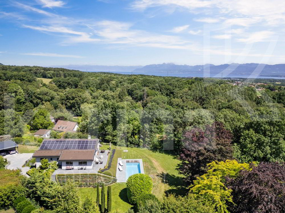 6 rooms House to buy in Genolier - image 1/11