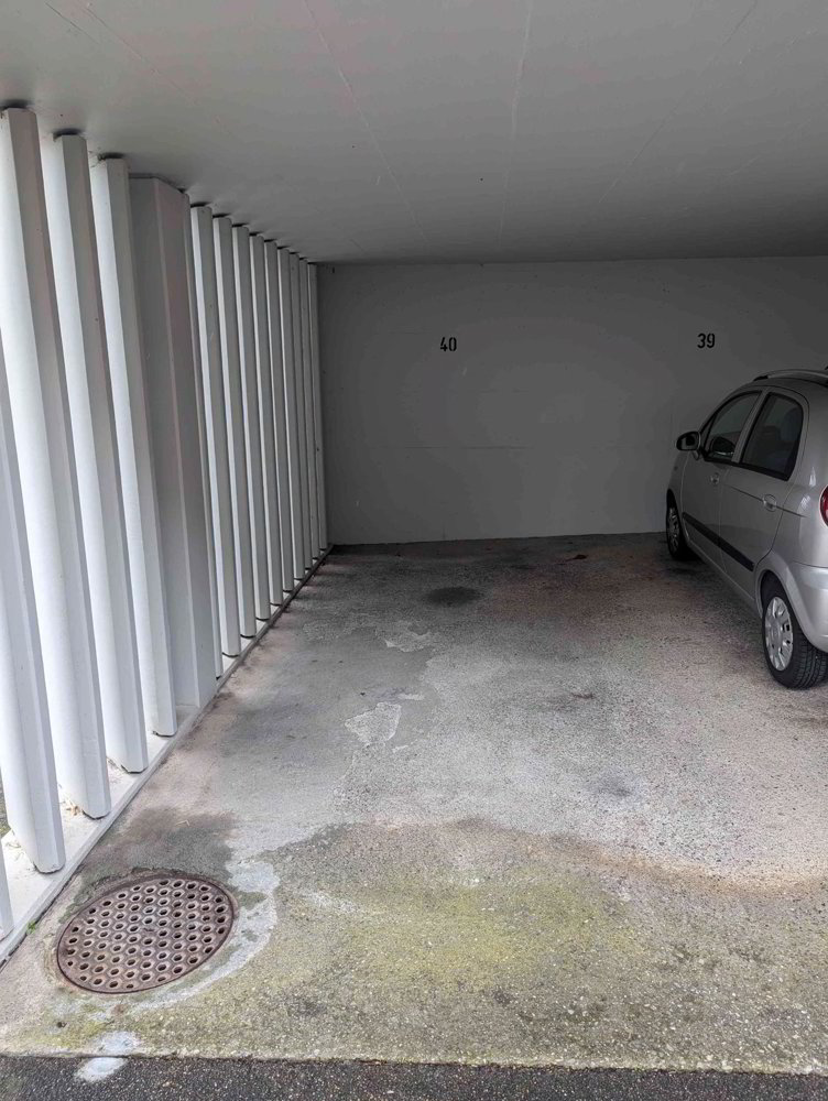 null rooms Car park, garage for rent in Männedorf - image 1/1